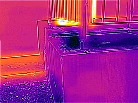 kāpņu laukuma siltināša CAT S60 termogrāfija